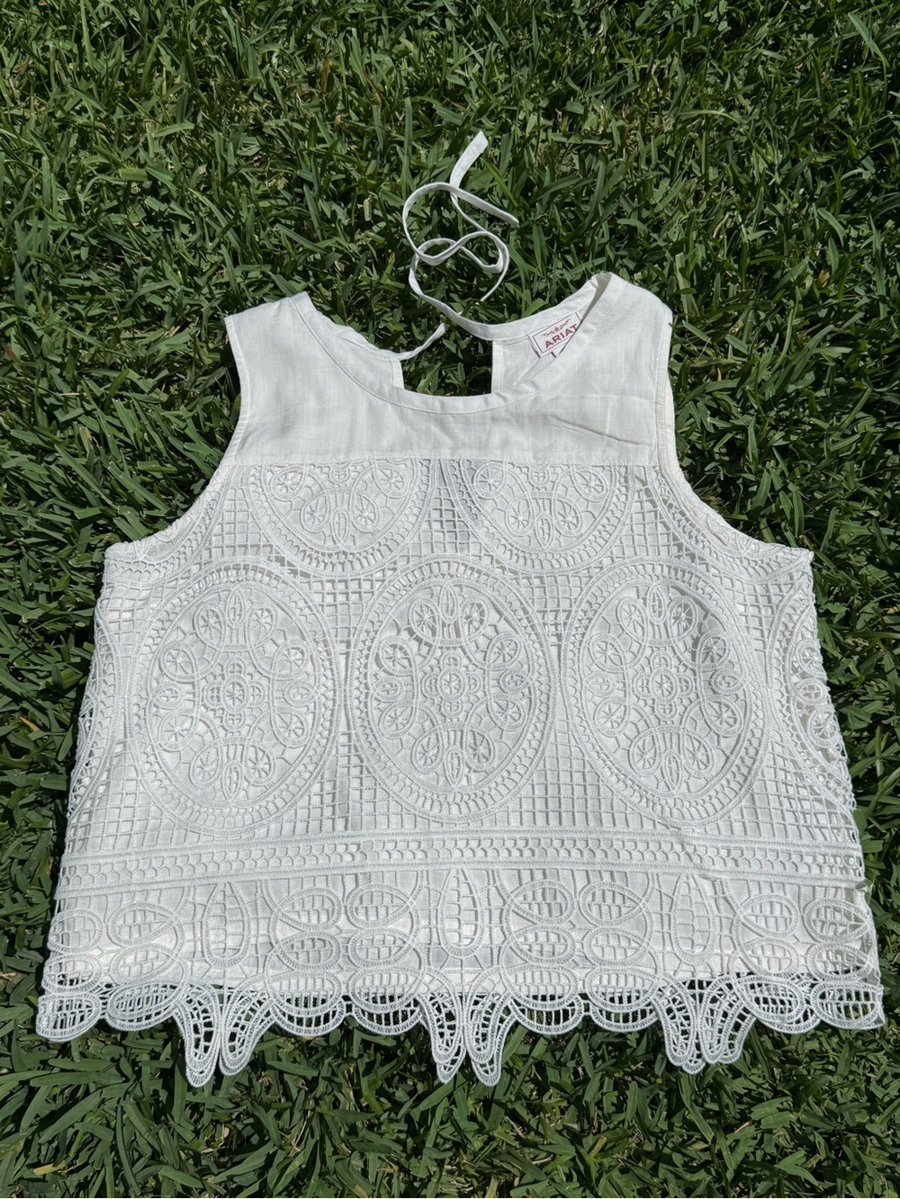 NWOT Ariat White Crochet and Linen Tank Top
